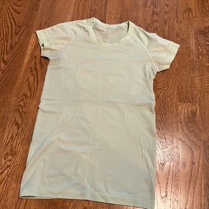 Lululemon Women’s Workout T-Shirt, Mint Green, Size 6, Lightly Worn